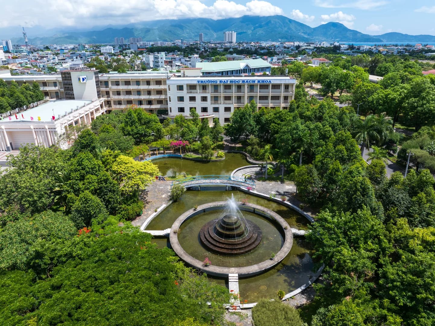 DUT - Đổi mới
công nghệ, kiến tạo tương lai